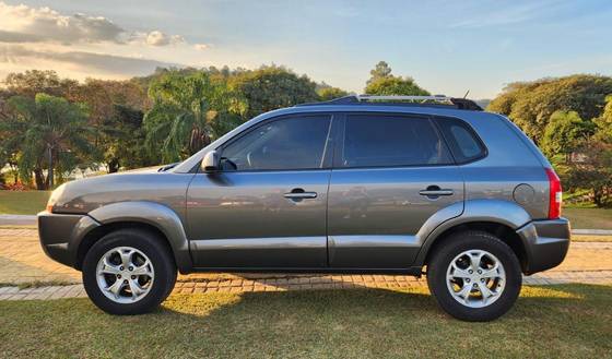 HYUNDAI TUCSON 2.0 MPFI GLS 16V 143CV 2WD FLEX 4P AUTOMÁTICO HYUNDAI TUCSON 2.0 MPFI GLS 16V 143CV 2WD FLEX 4P AUTOMÁTICO
